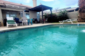 Sunshine Daydream by the Pool and Spa